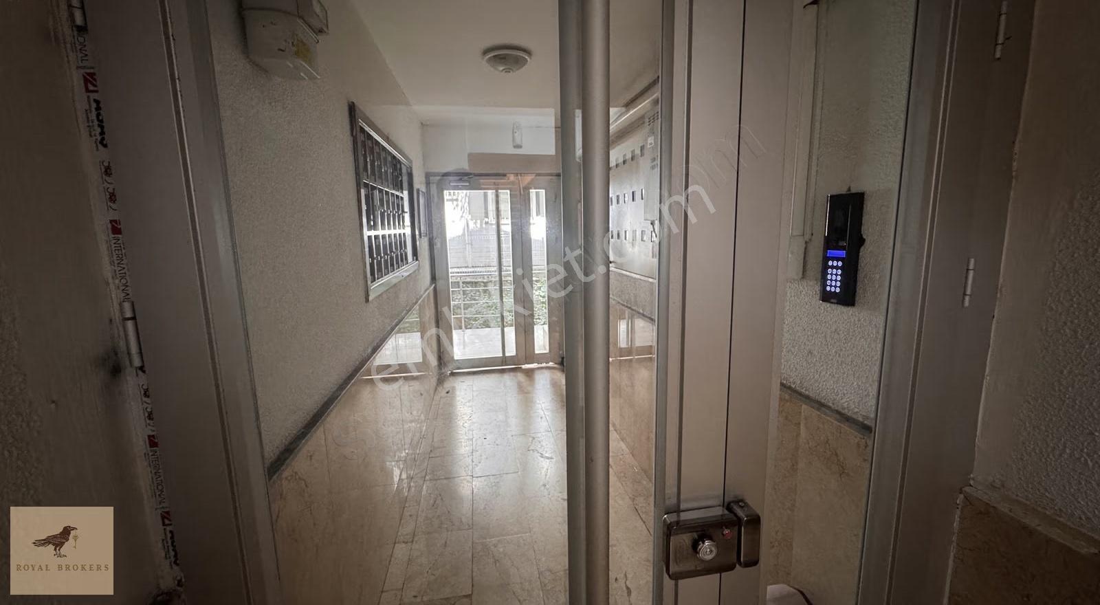 Satılık, Dikmen'de, Engelsiz Düz Giriş Kat, 3+1, Boş, Bakımlı - Görsel 8