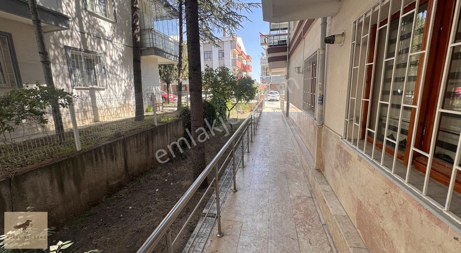 Satılık, Dikmen'de, Engelsiz Düz Giriş Kat, 3+1, Boş, Bakımlı - Görsel 16