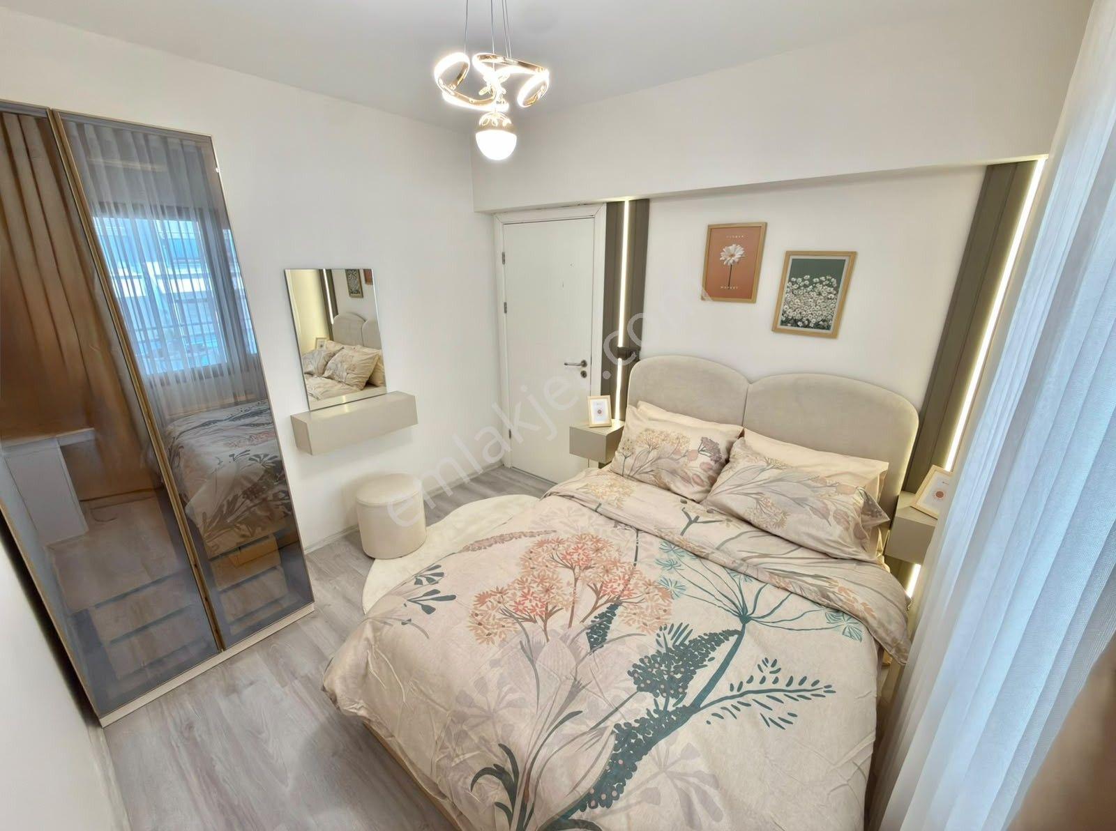 Zeytinköyde Havuzlu Sitede Arakat Balkonlu Eşyalı 1+1 Apart - Görsel 8