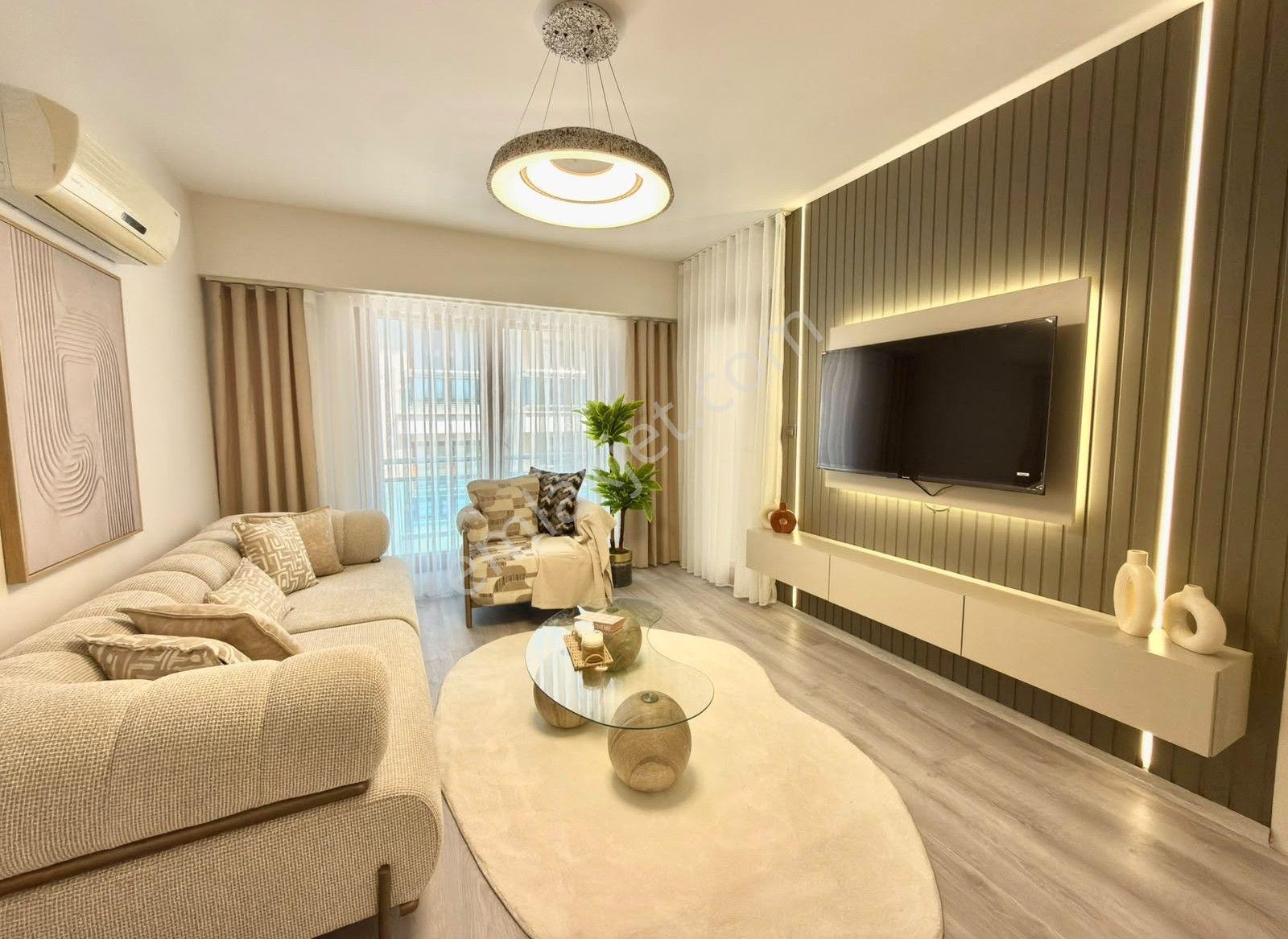 Zeytinköyde Havuzlu Sitede Arakat Balkonlu Eşyalı 1+1 Apart