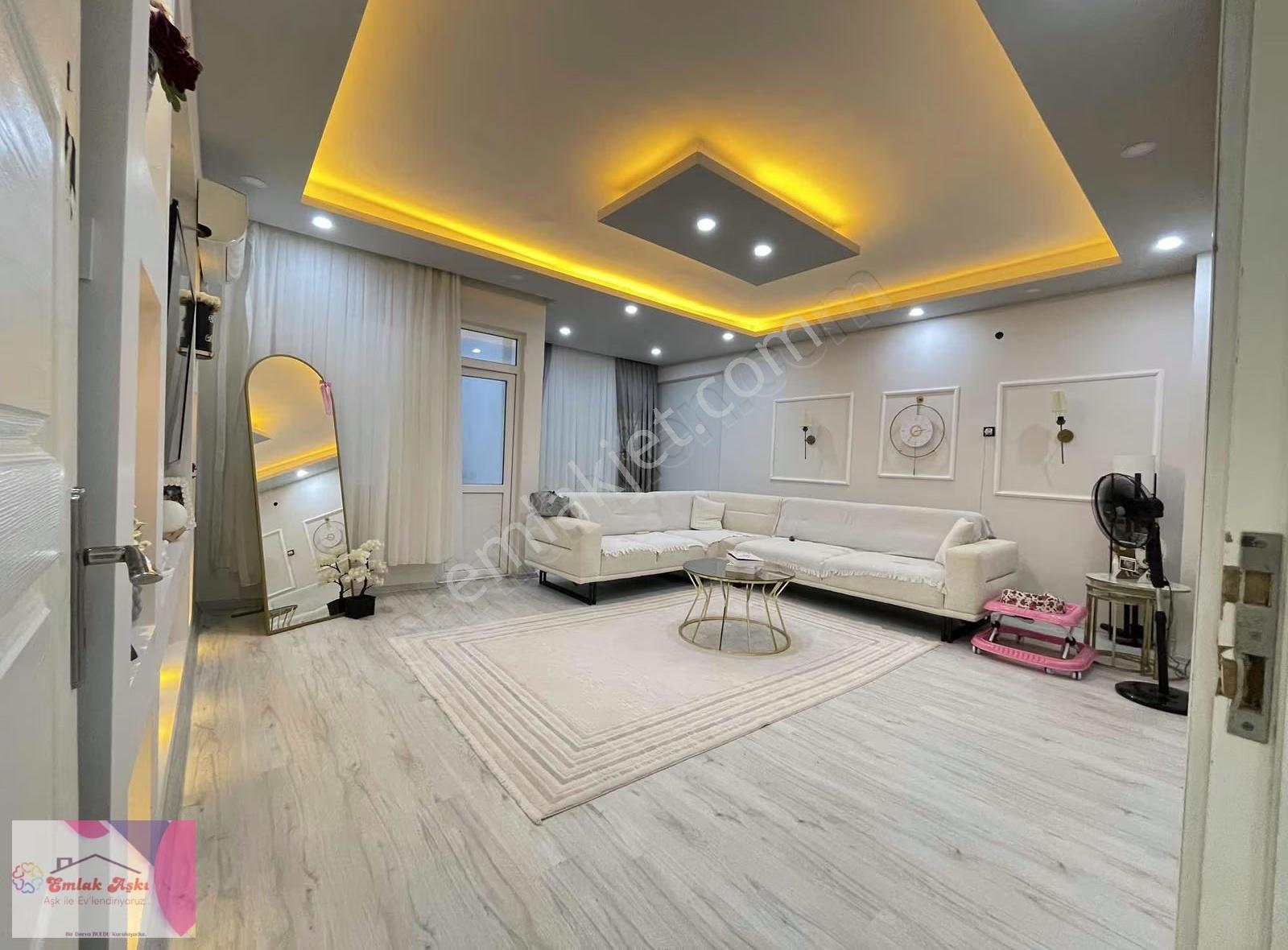 Kent Meydanı Dibinde Geniş Kullanışlı Harika 3+1