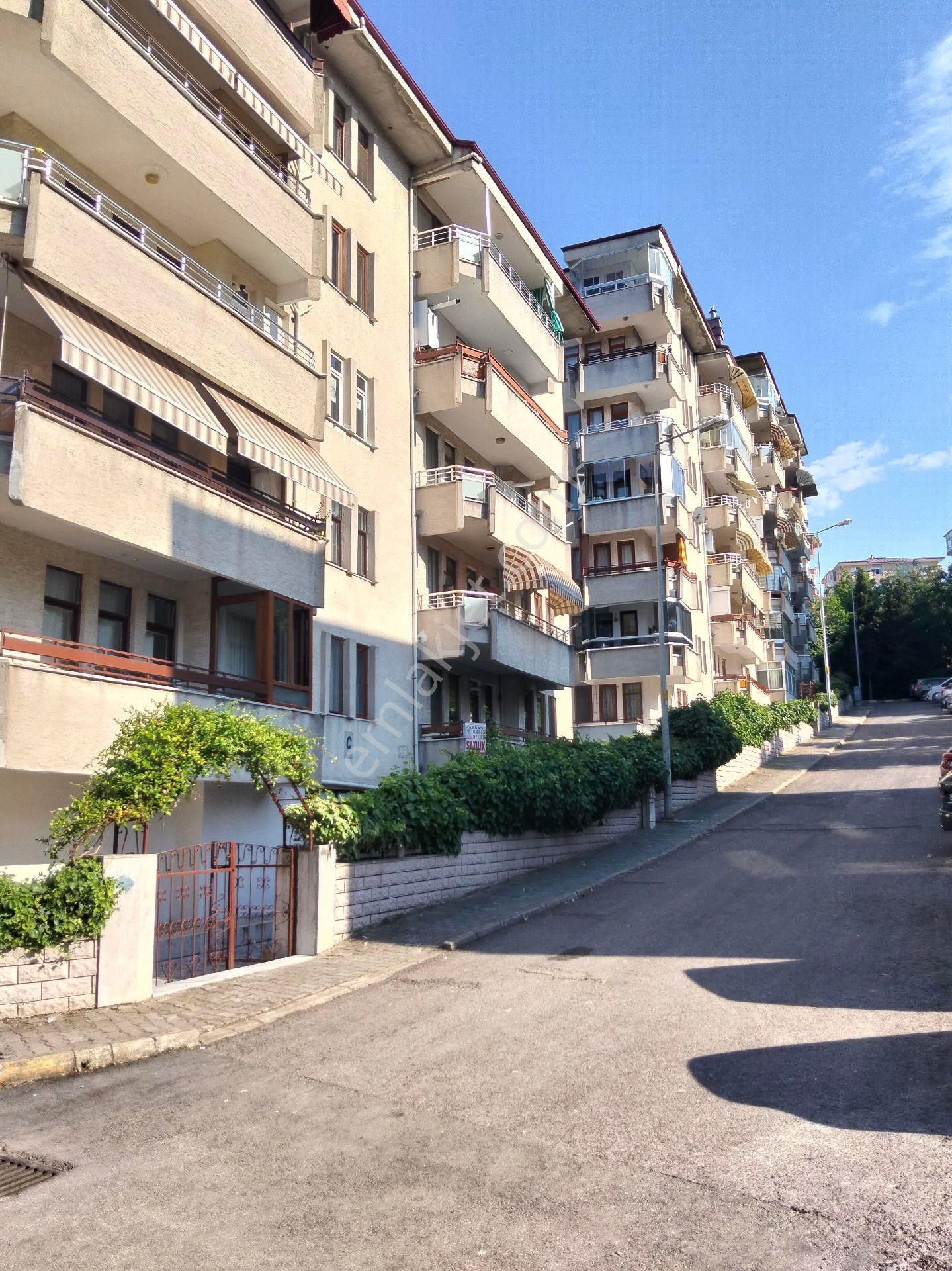 Arsan Emlak'tan D.dere Merkez Mh'de 3+1 103 M2 Bakımlı Daire