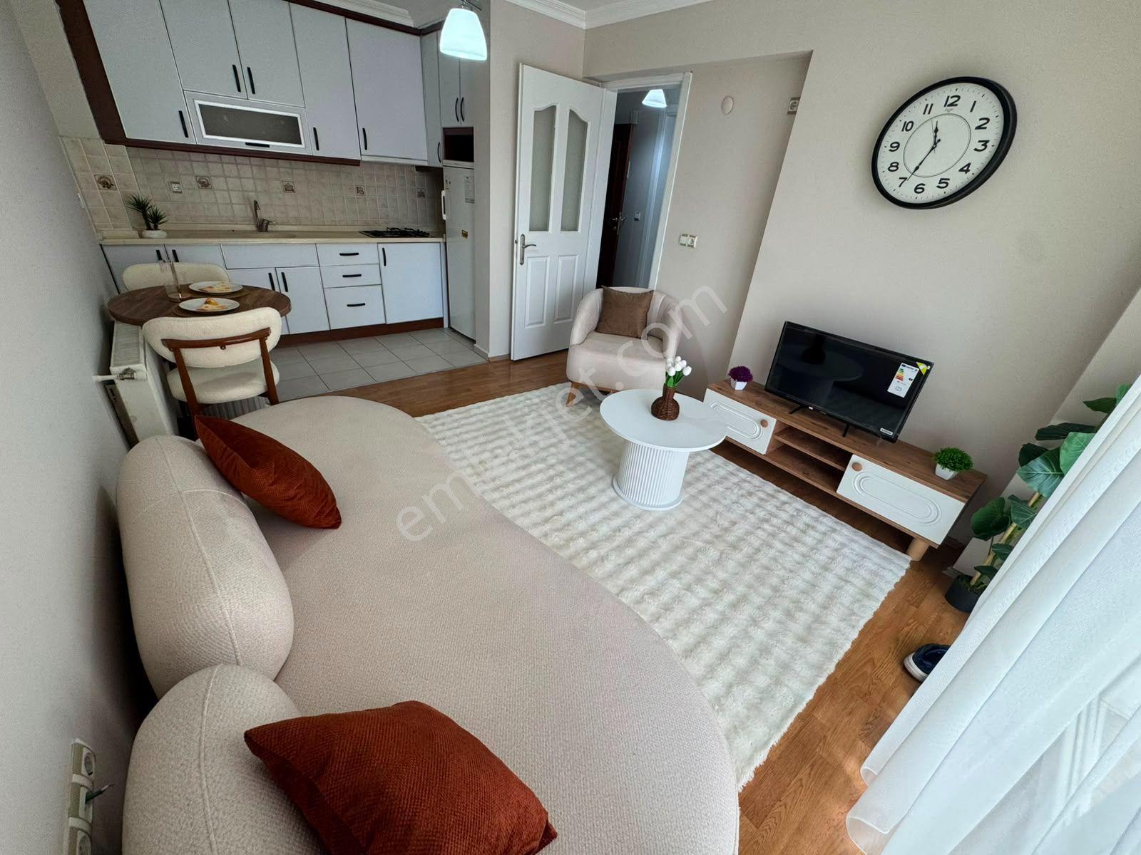 Zeytinköyde Site İçinde Arakat Balkonlu Eşyalı 1+1 Apartlar - Görsel 2