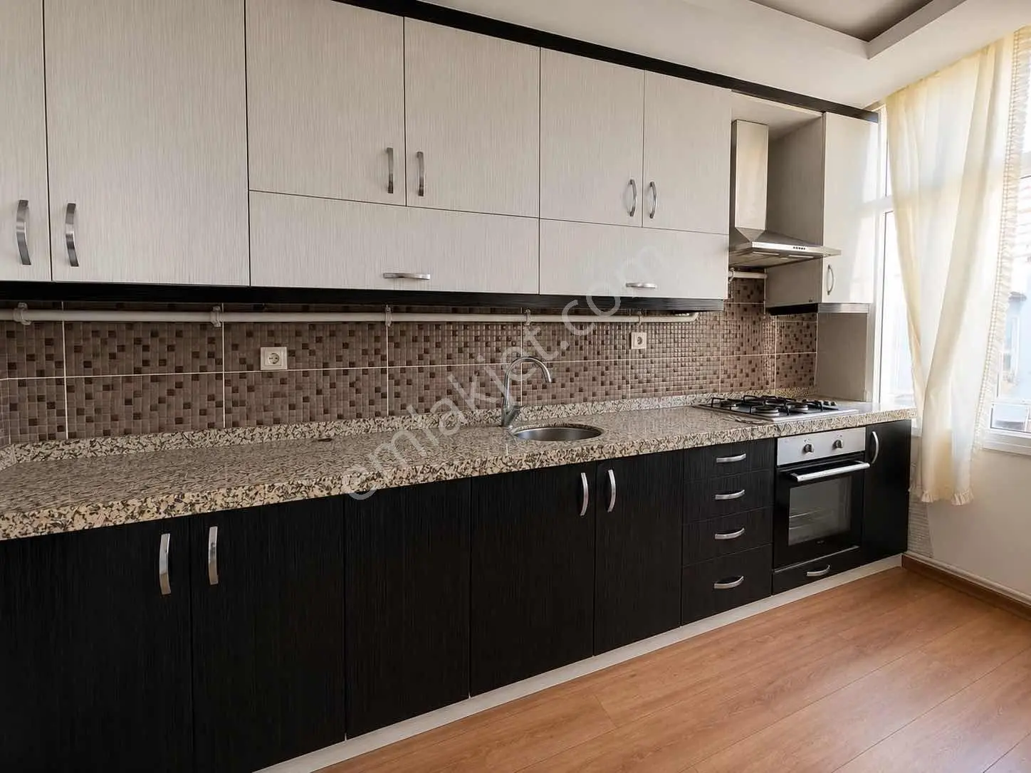 İz'den Adana'nın En Merkezi Konumunda 3+1 Yapılı Daire