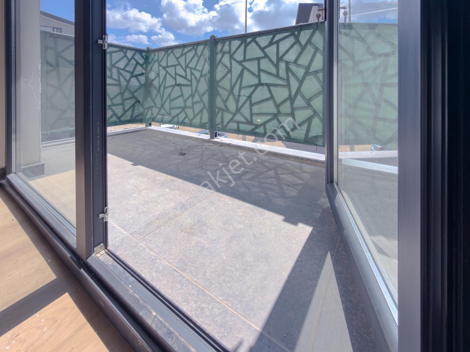 İncek Site İçi Satılık 1+1 Daire Balkon Otopark Güney Cephe - Görsel 9