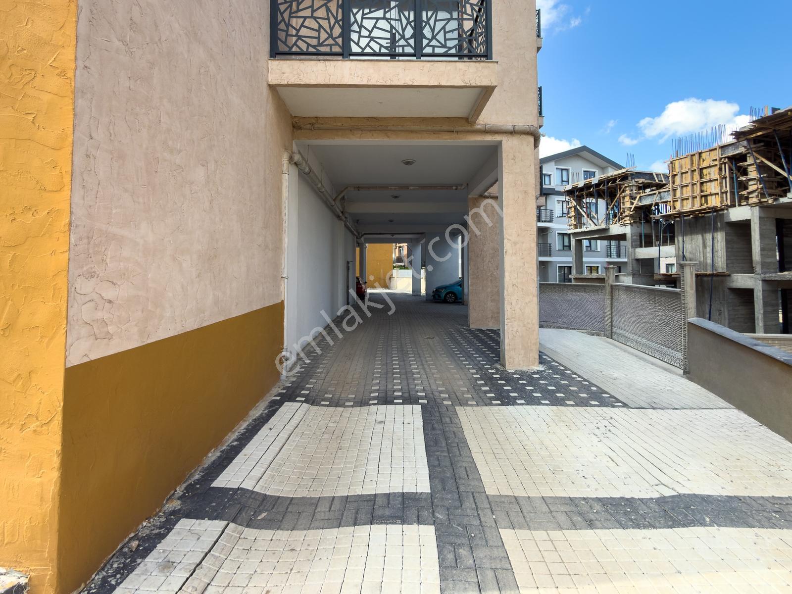 İncek Site İçi Satılık 1+1 Daire Balkon Otopark Güney Cephe - Görsel 40