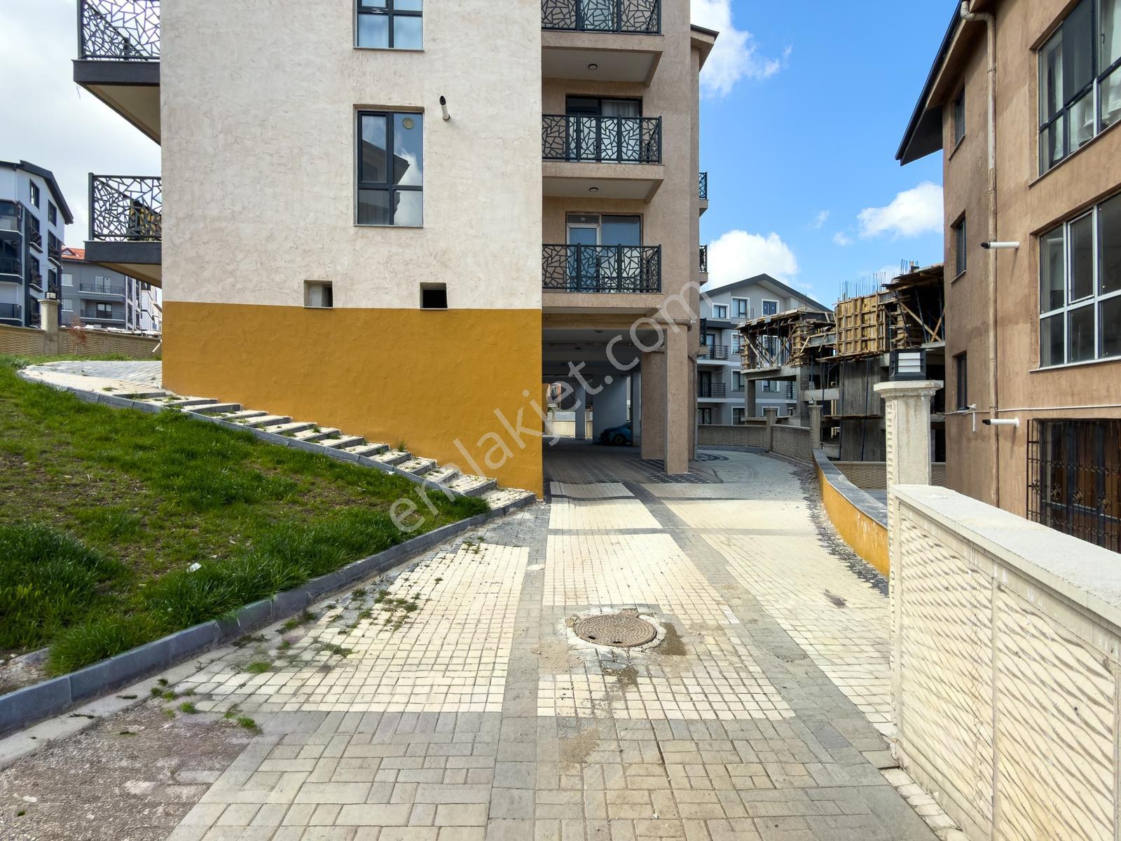 İncek Site İçi Satılık 1+1 Daire Balkon Otopark Güney Cephe - Görsel 35