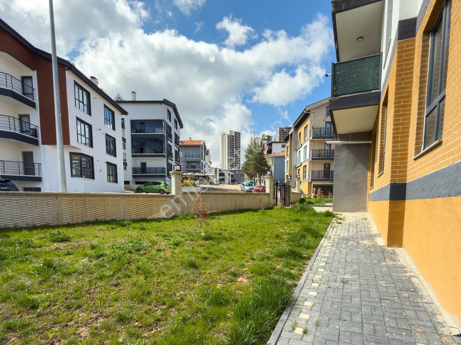İncek Site İçi Satılık 1+1 Daire Balkon Otopark Güney Cephe - Görsel 27
