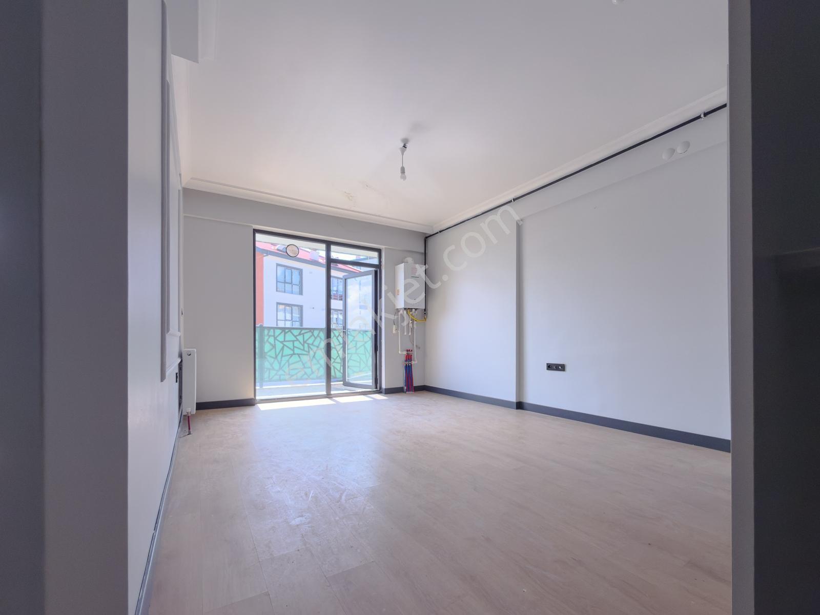İncek Site İçi Satılık 1+1 Daire Balkon Otopark Güney Cephe