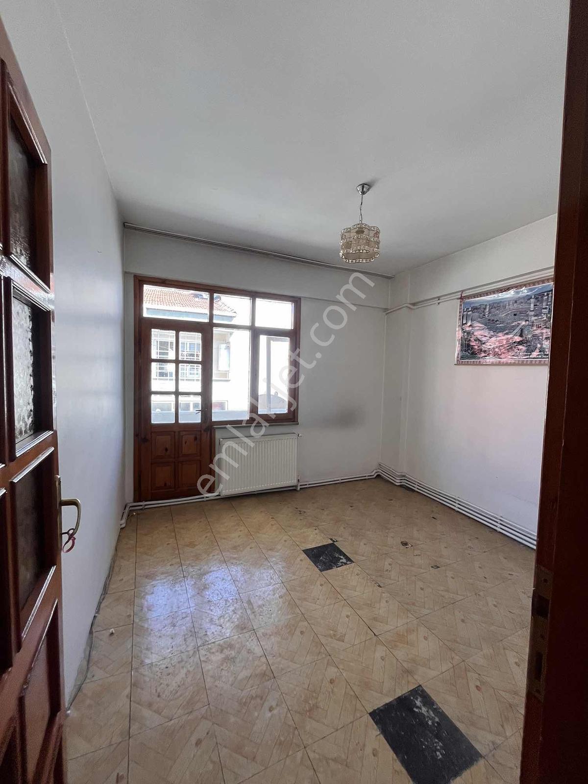 Cadde Üzerinde 2+1 100 Metre Kare Kiralık Daire Halide Edip - Görsel 11