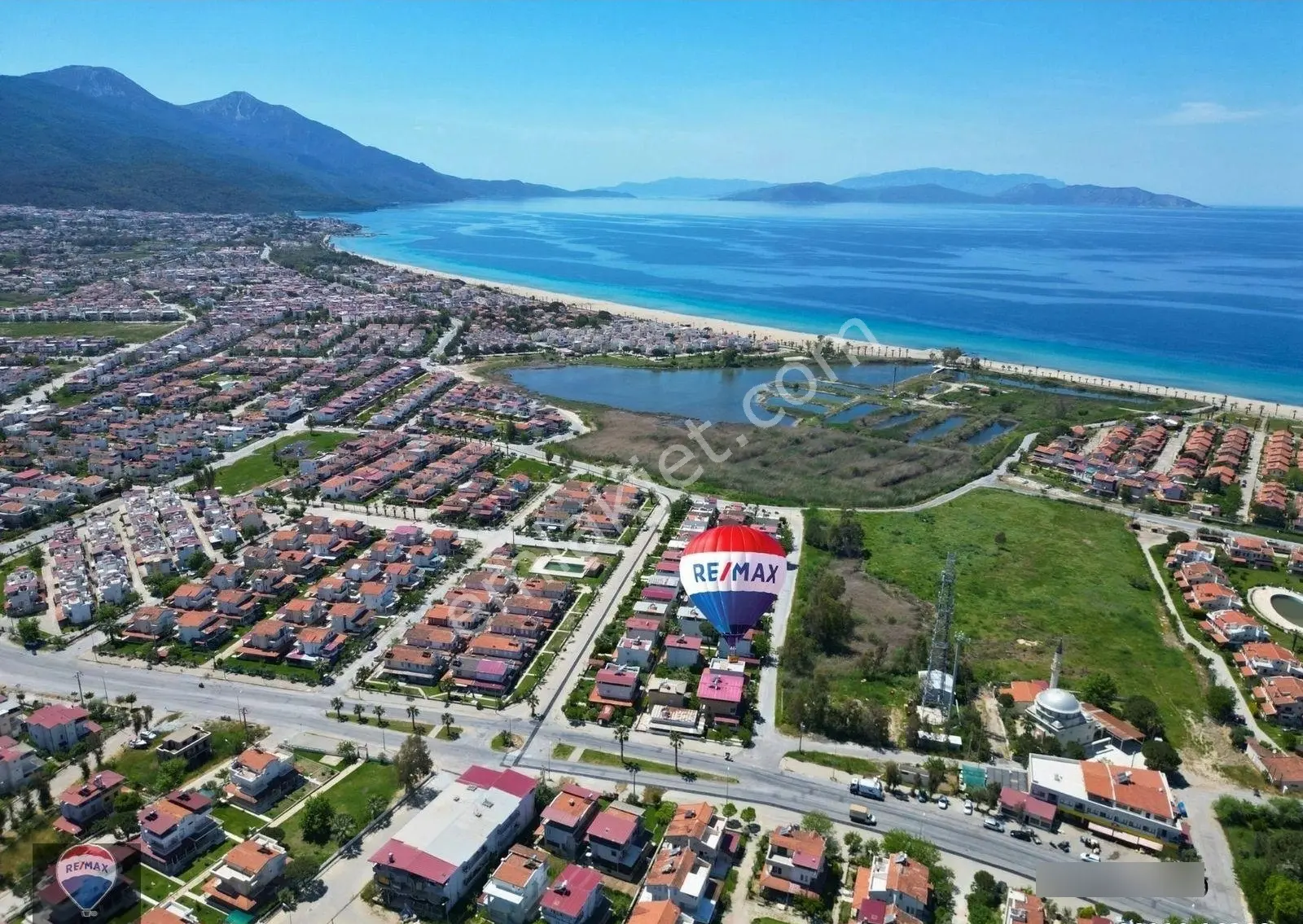 Satılık - Güzelçamlıda Denıze Yürüme Mesafesınde Genış Bahçelı Müstakıl Vılla