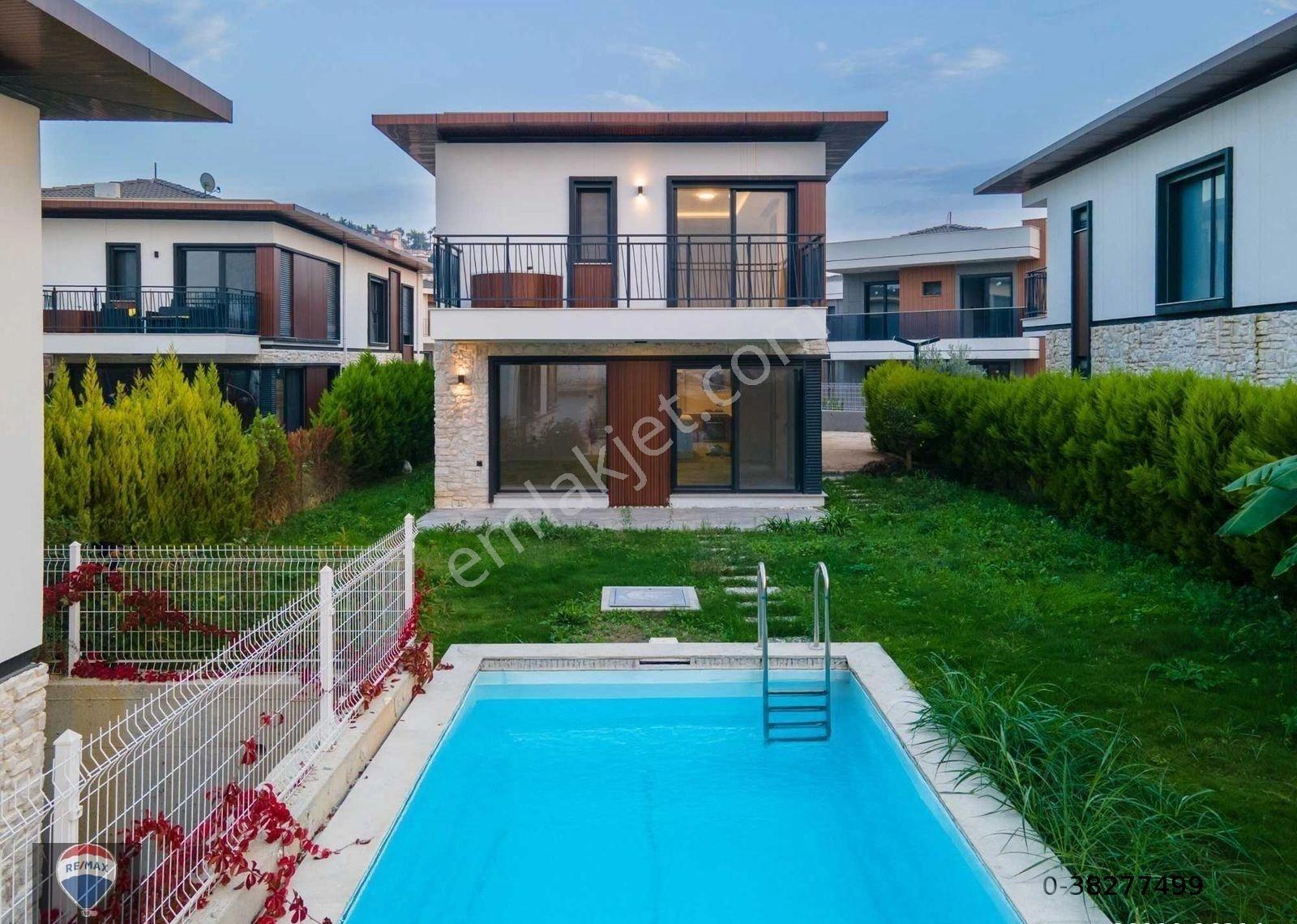 Kuşadası Karaovada Tek Müstakil Özel Havuzlu Lüks 6+1 Villa