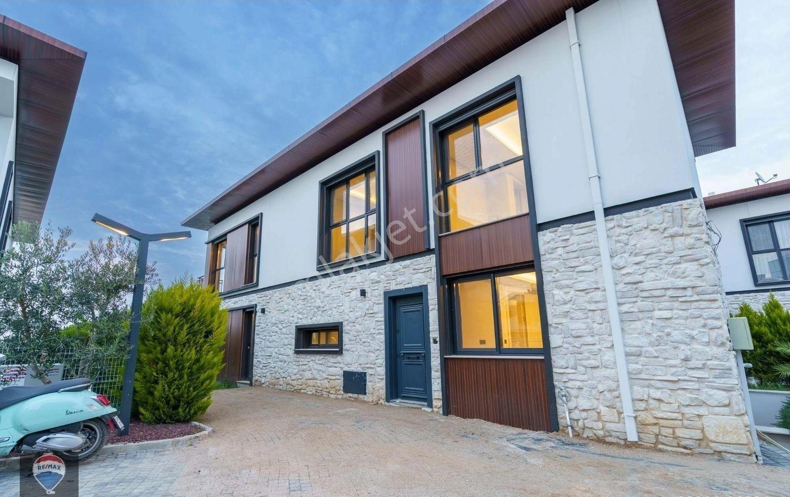 Kuşadası Karaovada Tek Müstakil Özel Havuzlu Lüks 6+1 Villa - Görsel 31