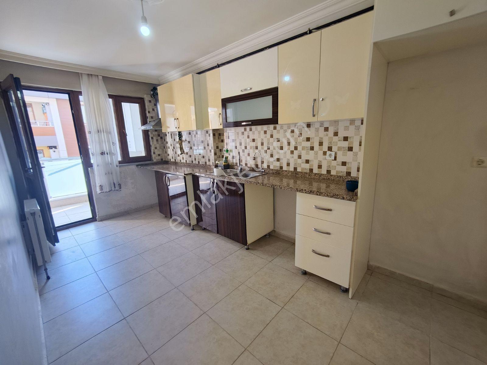Güneyden Barış Cad.de 90m2 2+1.karanlık Odasız Daire