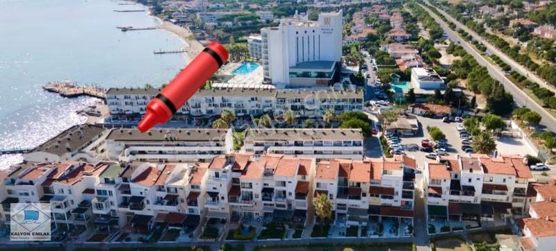 Boyalık Koyu'nda Denize Sıfır Sitede Deniz Manzaralı 2+1 Daire