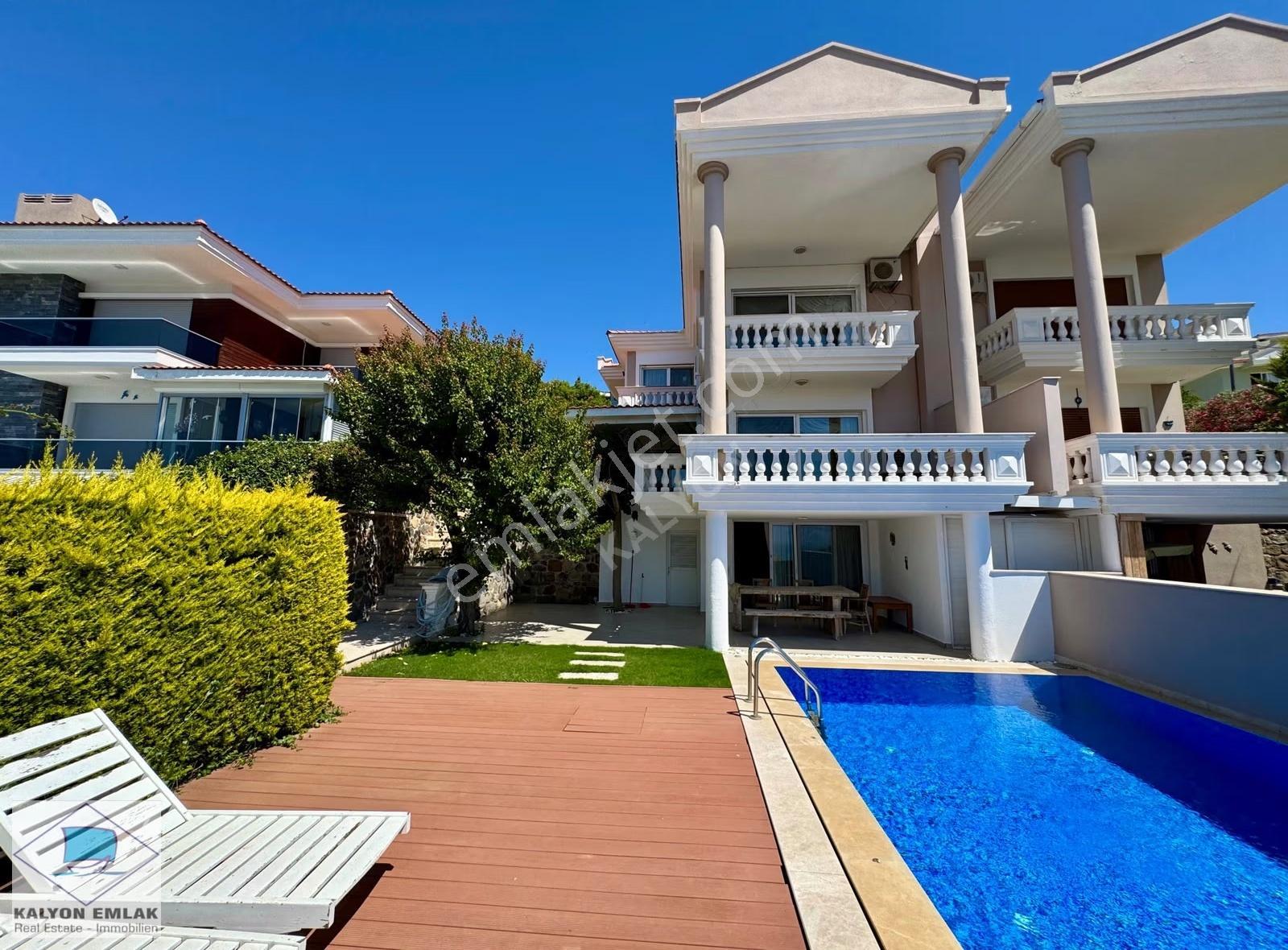 Çeşme'de Yıllık Kiralık Deniz Manzaralı Özel Havuzlu Triplex Ev - Görsel 25