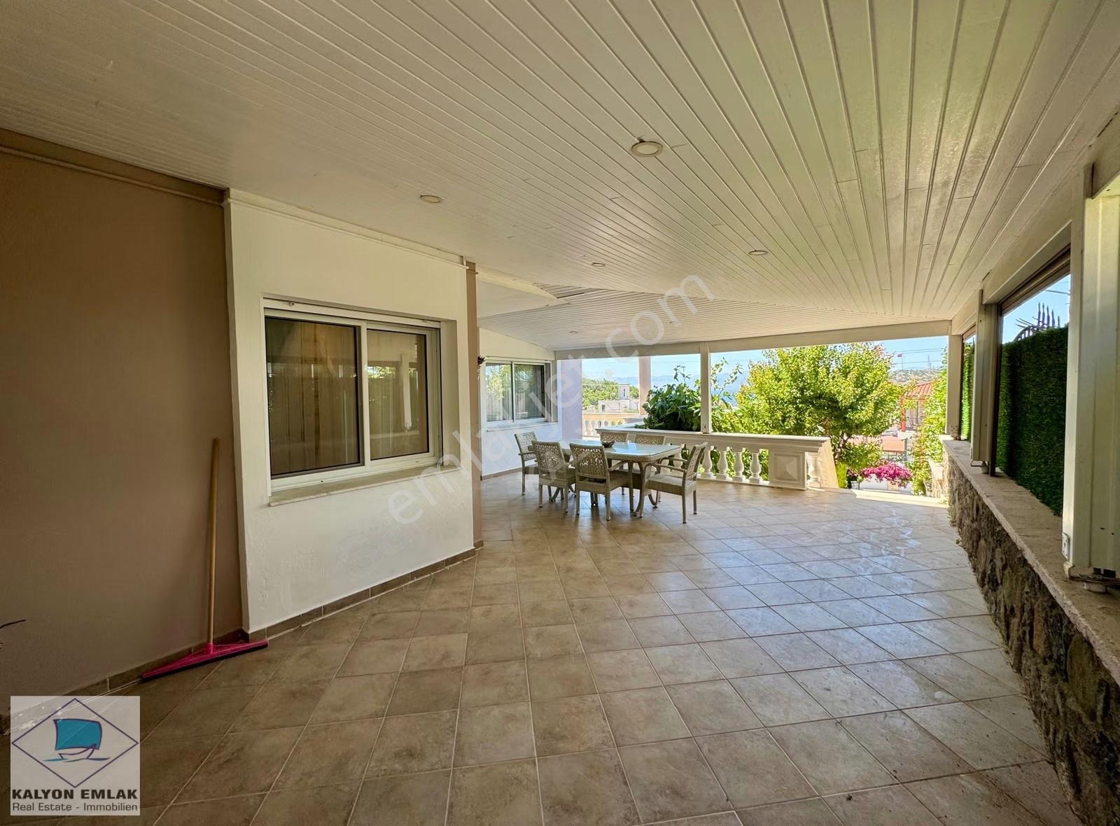 Çeşme'de Yıllık Kiralık Deniz Manzaralı Özel Havuzlu Triplex Ev - Görsel 7