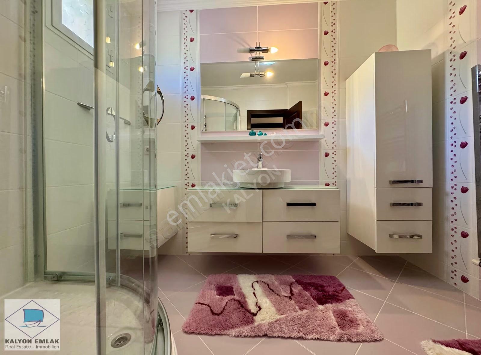 Çeşme'de Yıllık Kiralık Deniz Manzaralı Özel Havuzlu Triplex Ev - Görsel 3