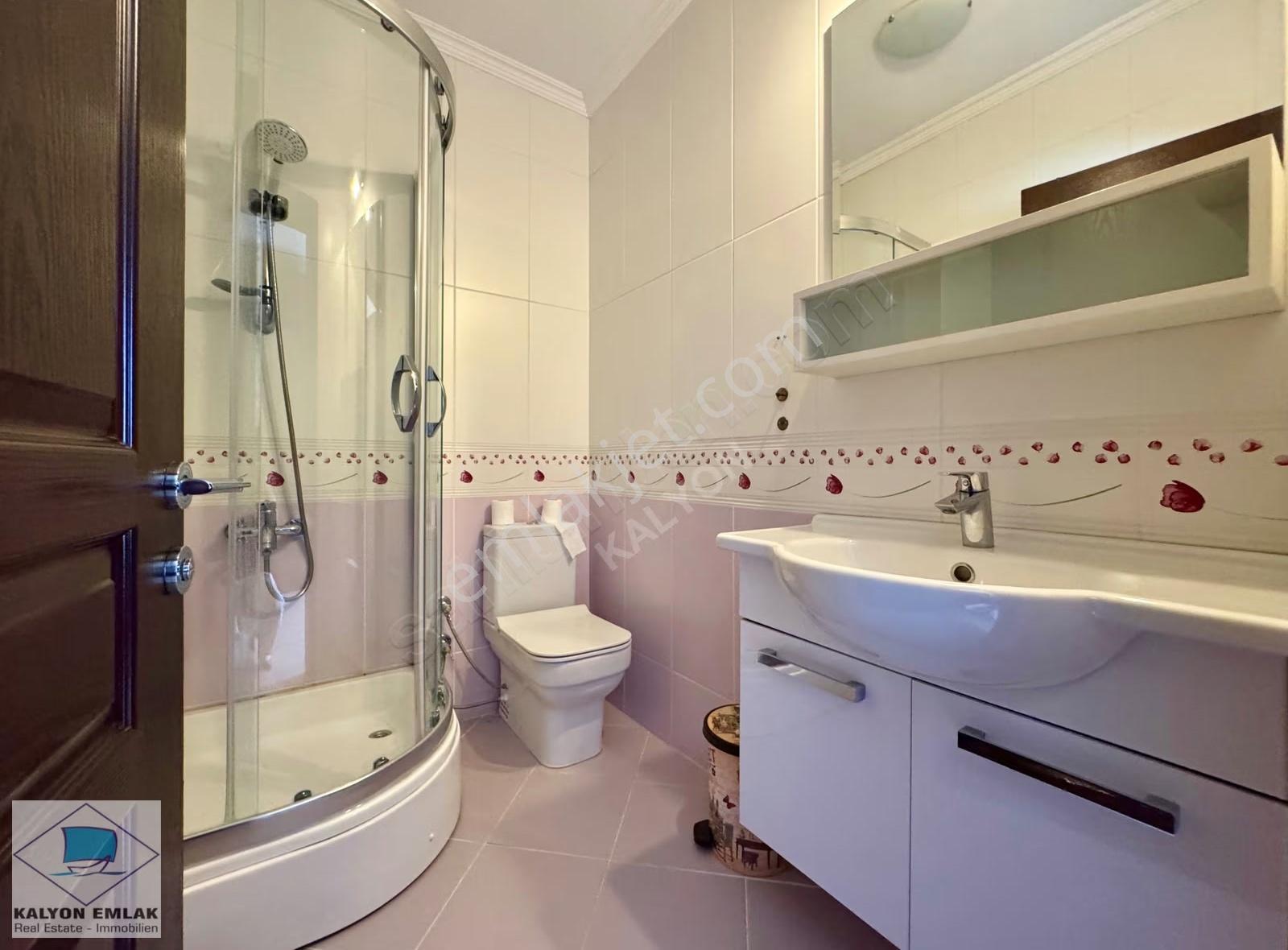 Çeşme'de Yıllık Kiralık Deniz Manzaralı Özel Havuzlu Triplex Ev - Görsel 2