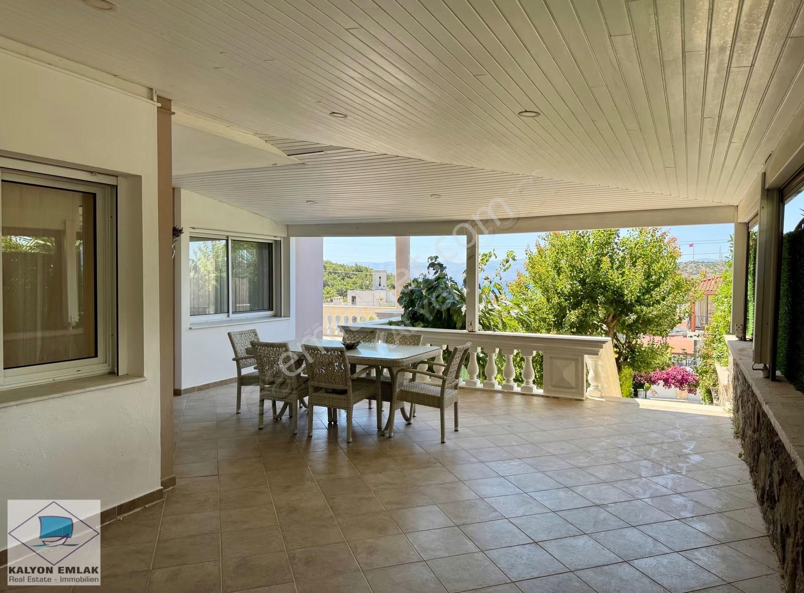 Çeşme'de Yıllık Kiralık Deniz Manzaralı Özel Havuzlu Triplex Ev - Görsel 23