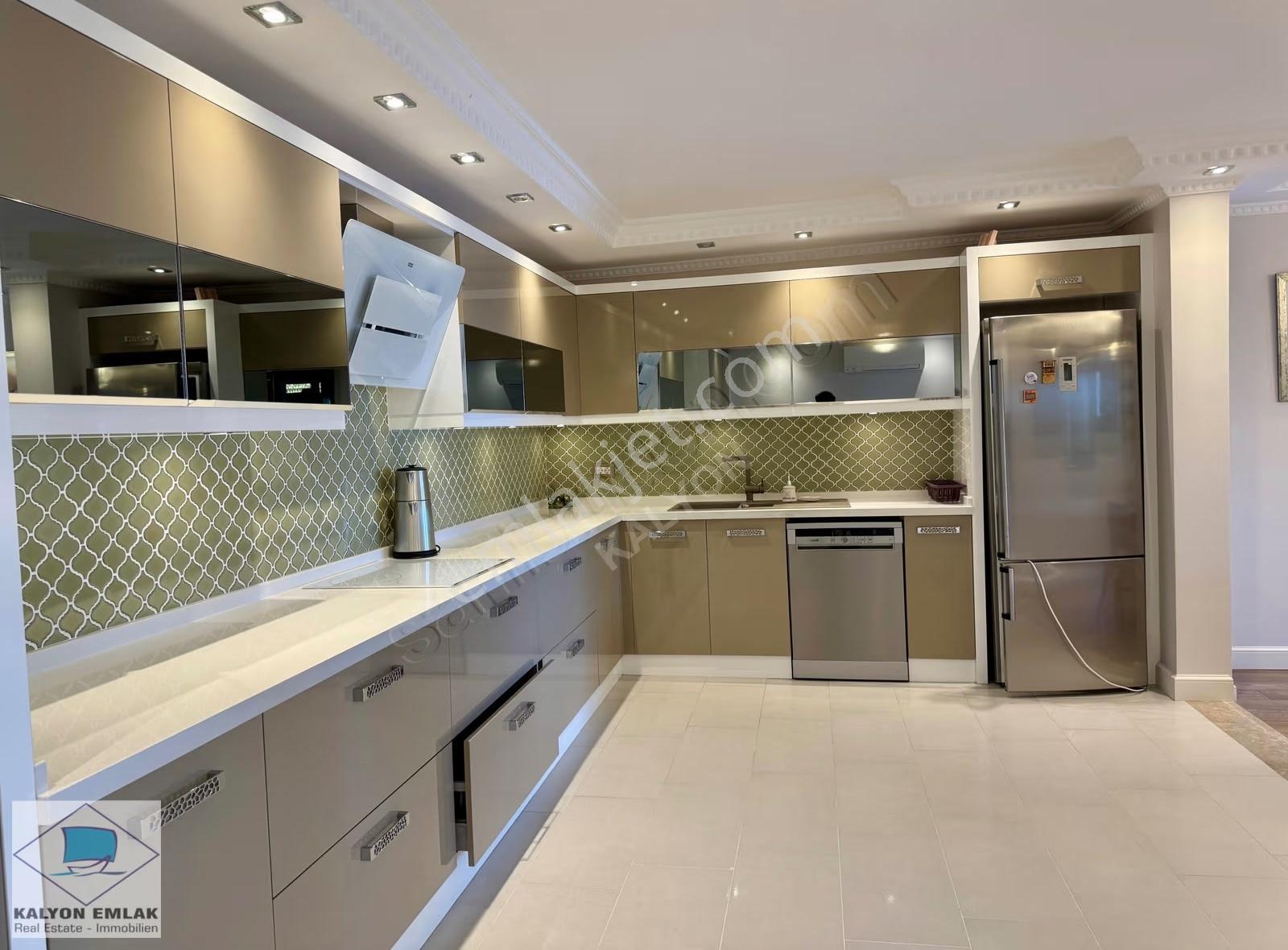 Çeşme'de Yıllık Kiralık Deniz Manzaralı Özel Havuzlu Triplex Ev - Görsel 10