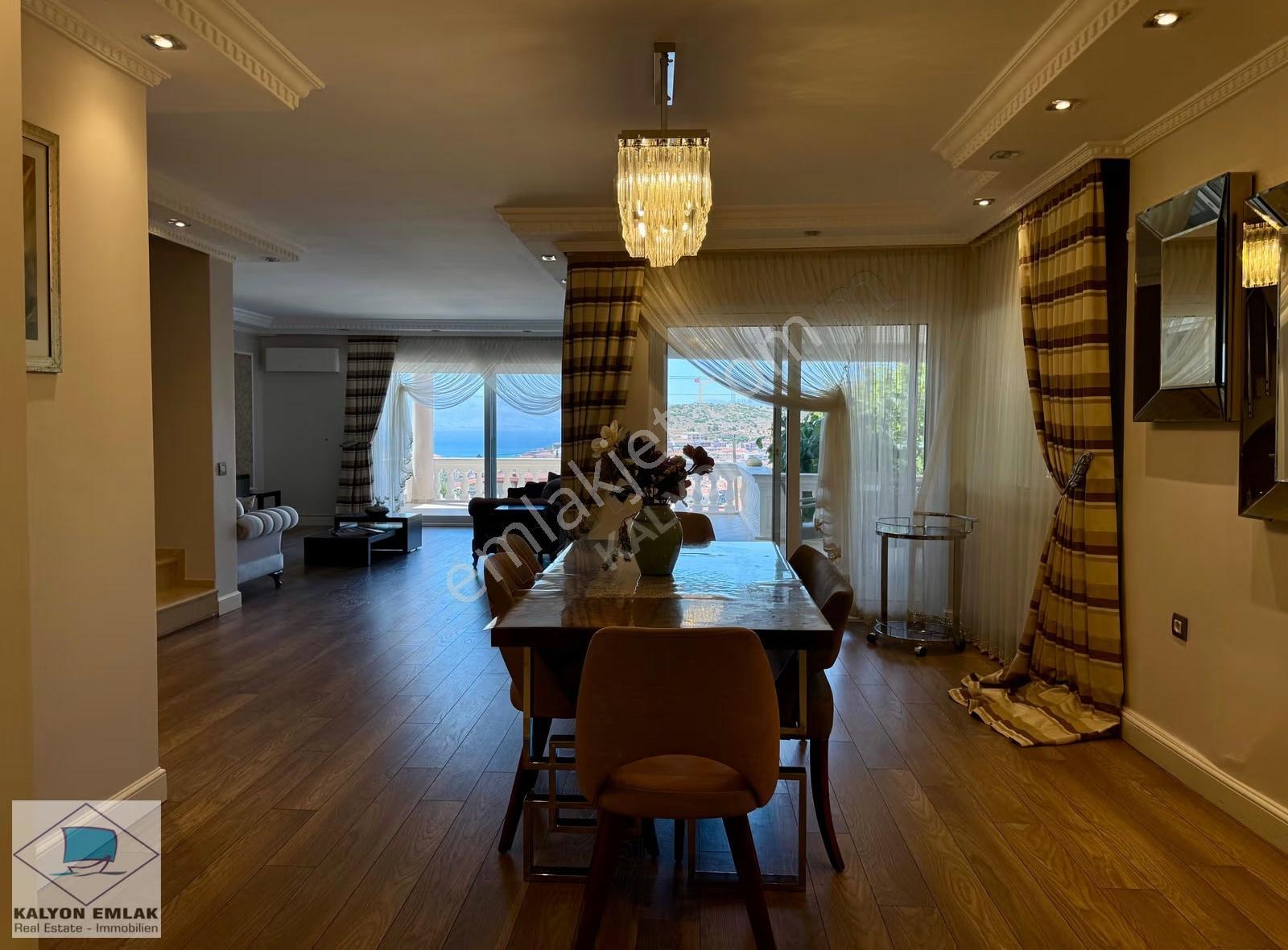 Çeşme'de Yıllık Kiralık Deniz Manzaralı Özel Havuzlu Triplex Ev - Görsel 16
