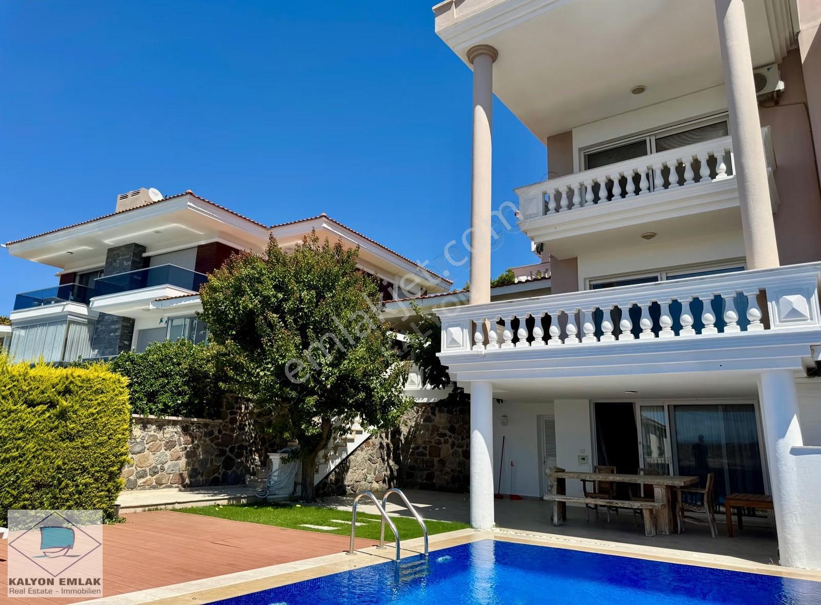 Çeşme'de Yıllık Kiralık Deniz Manzaralı Özel Havuzlu Triplex Ev - Görsel 27