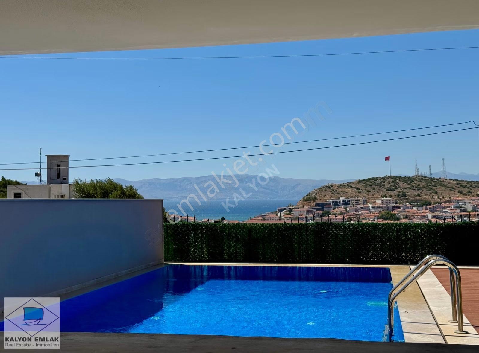 Çeşme'de Yıllık Kiralık Deniz Manzaralı Özel Havuzlu Triplex Ev - Görsel 26