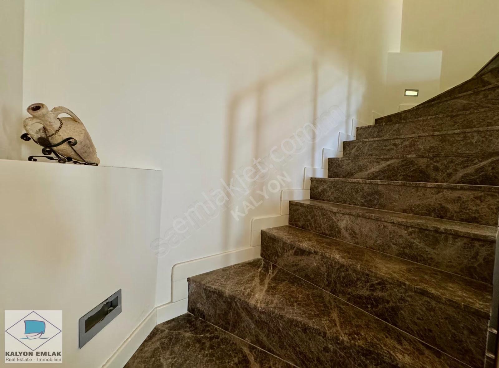 Çeşme Paşalimanında Venüs Sitesinde Denize 50 Adım Köşe Villa - Görsel 6