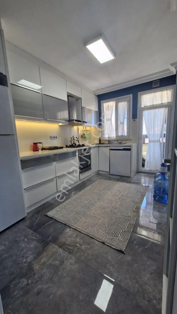 Ümraniye Aşağı Dudullu Gardenya Sitesi 3+1 150m İçi Yapılı