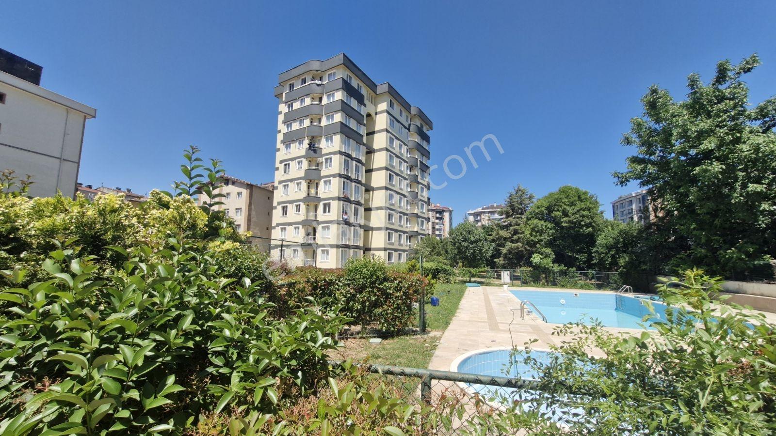 Ümraniye Aşağı Dudullu Gardenya Sitesi 3+1 150m İçi Yapılı - Görsel 11