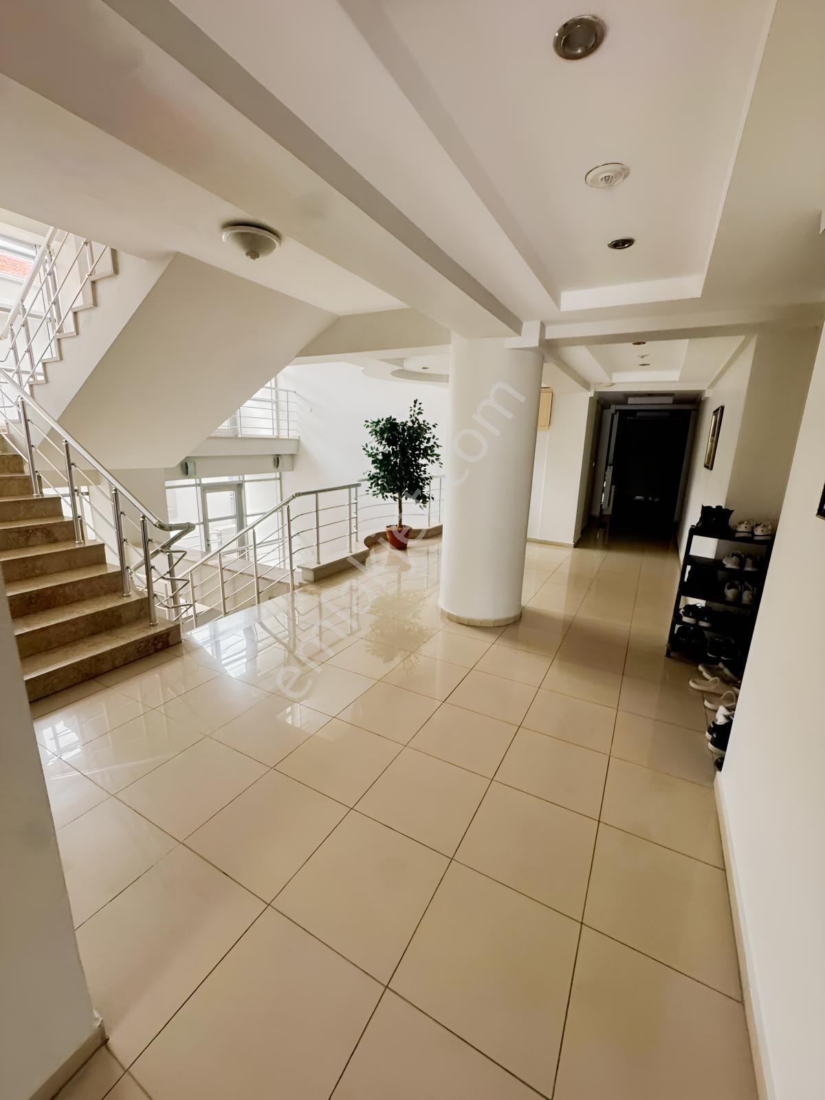 Zeytinköyde Site İçinde Arakat Balkonlu Eşyalı 1+1 Apartlar - Görsel 10