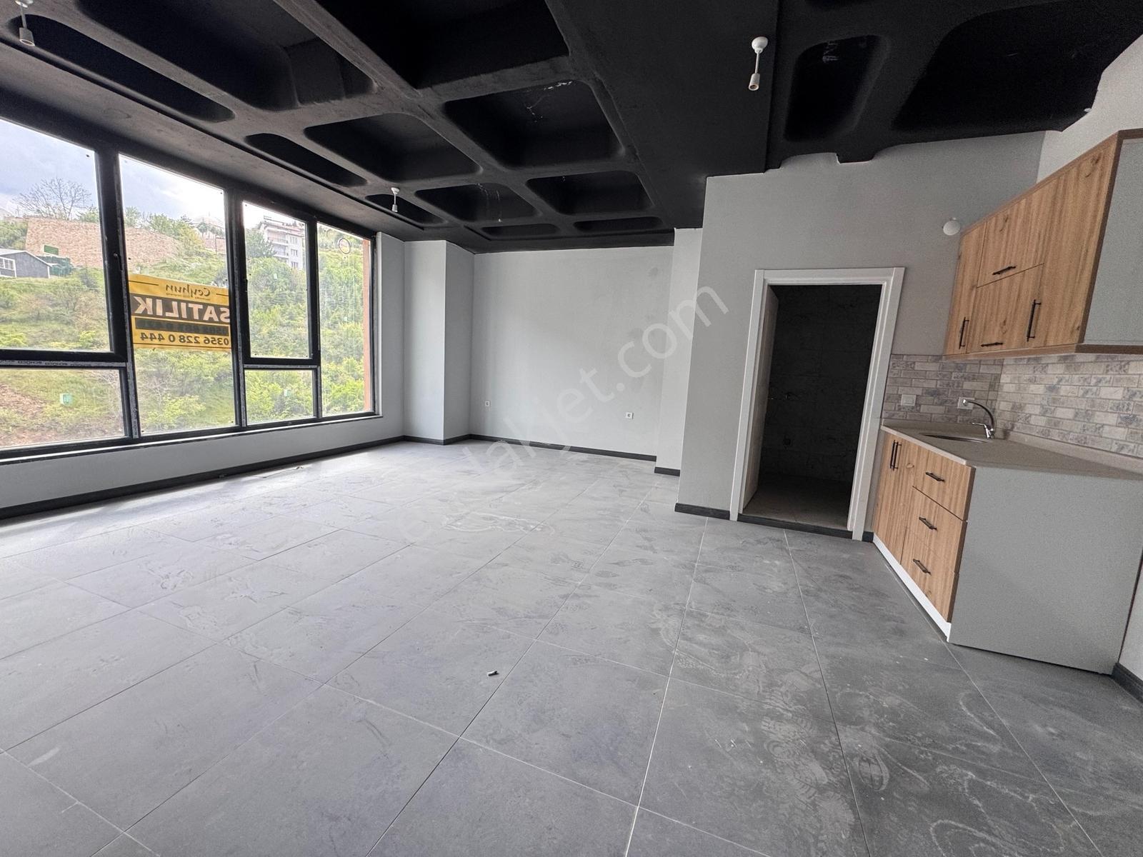 Dimes Fabrikası Karşısında Fatih Plazada Kiralık Ofis - Büro