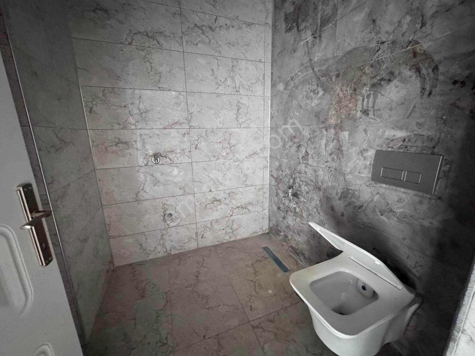 Dimes Fabrikası Karşısında Fatih Plazada Kiralık Ofis - Büro - Görsel 2