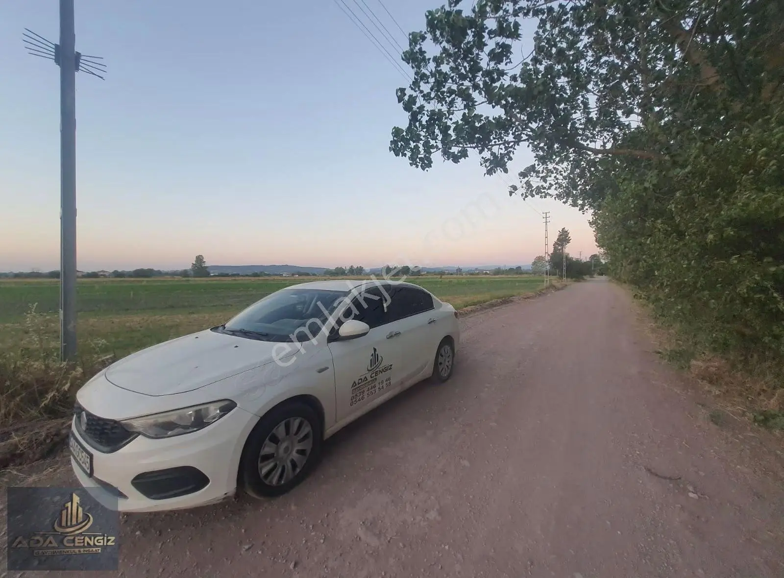Söğütlü De Elektrik Yol Su Bulunan Çok Güzel Arazi