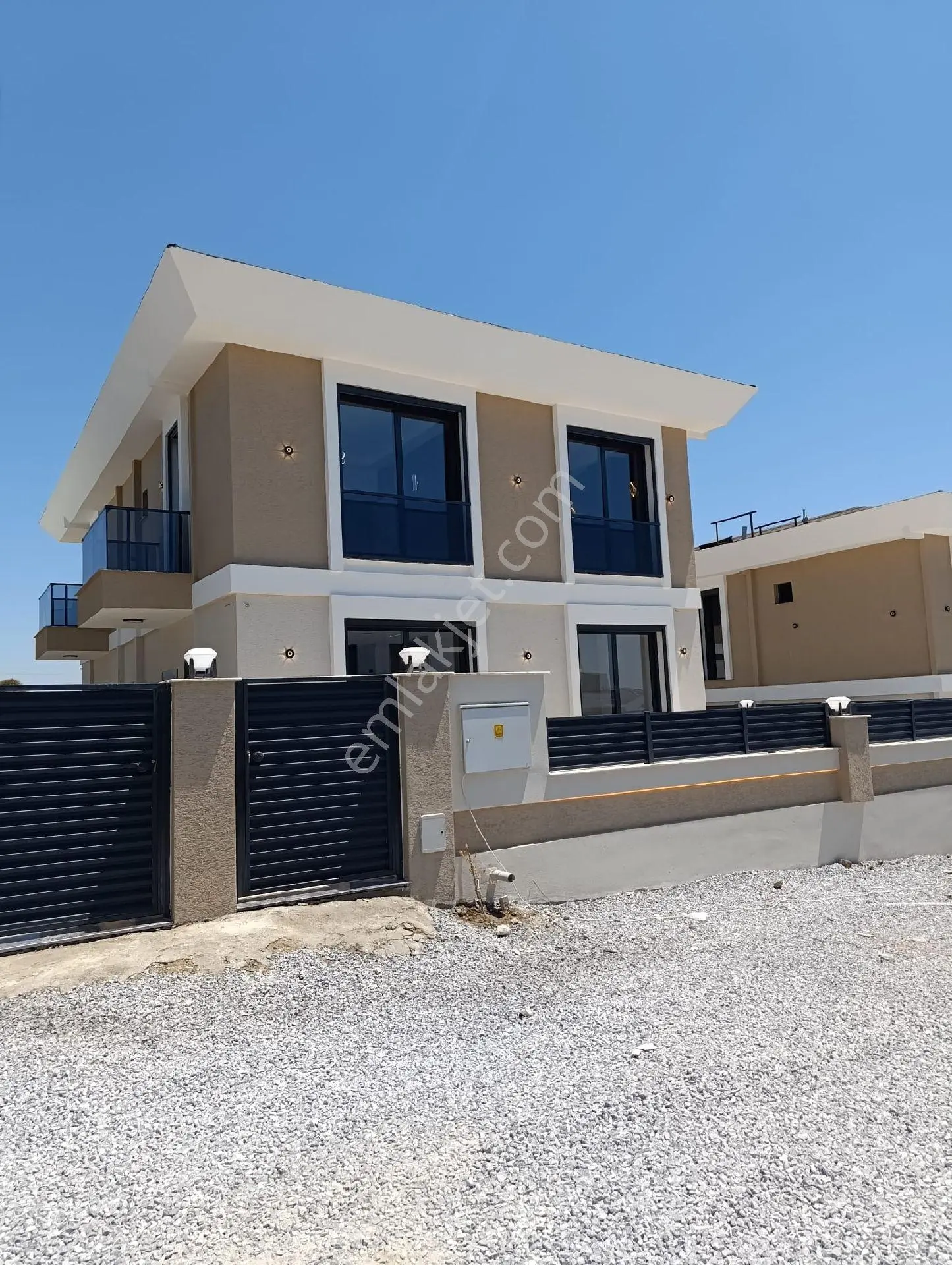 Hisar Mah.müstakil Havuzlu Ön Cephe Sıfır Villa