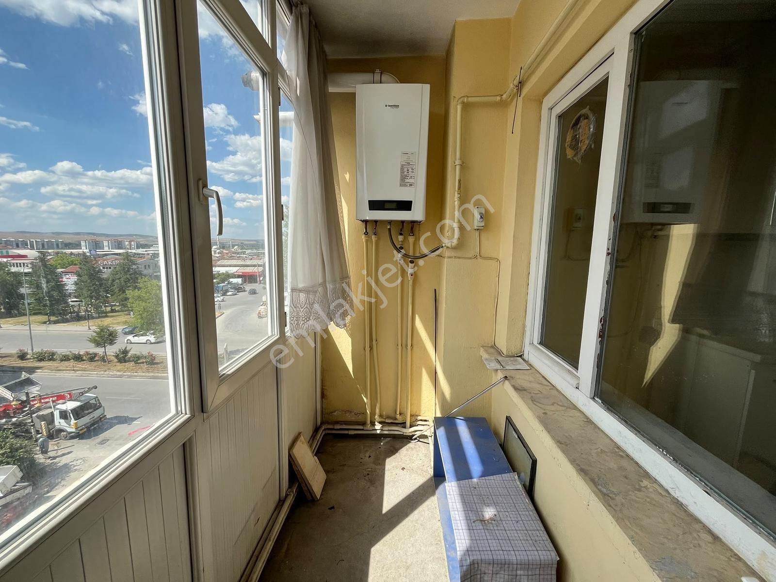 Menderes Caddesi'nde Satılık 3+1 Geniş Ve Ferah Daire - Görsel 29