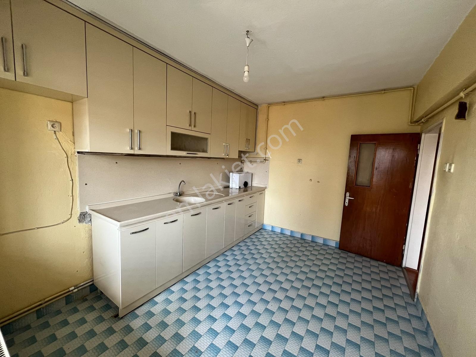 Menderes Caddesi'nde Satılık 3+1 Geniş Ve Ferah Daire - Görsel 31