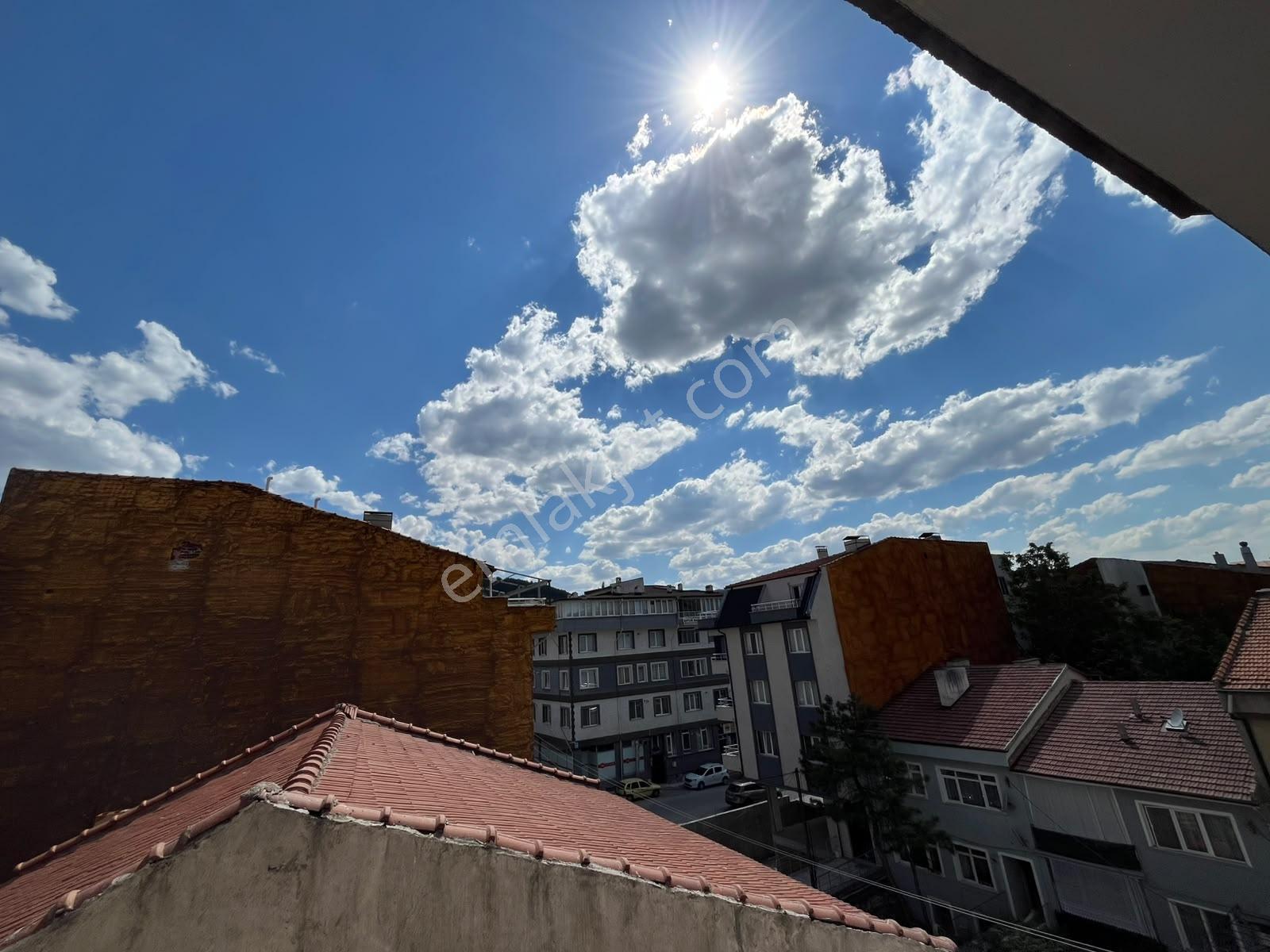 Menderes Caddesi'nde Satılık 3+1 Geniş Ve Ferah Daire - Görsel 12