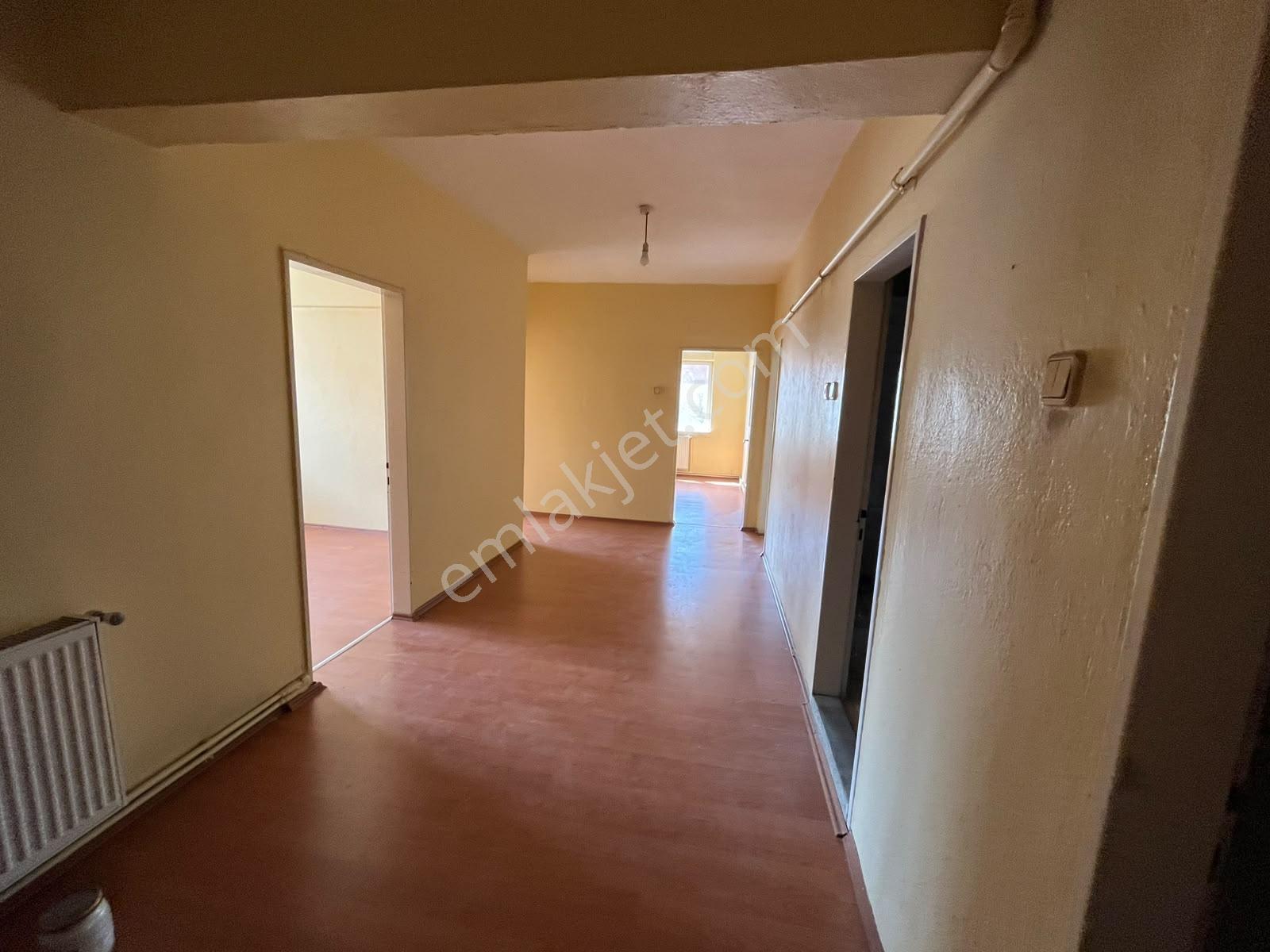 Menderes Caddesi'nde Satılık 3+1 Geniş Ve Ferah Daire - Görsel 19