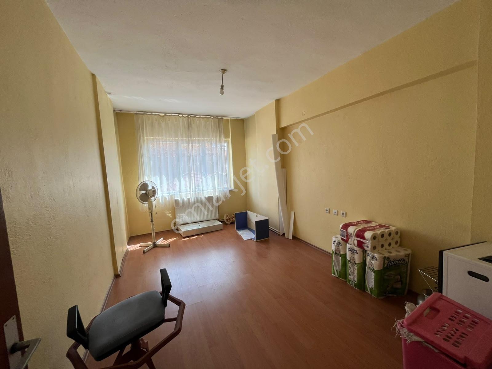 Menderes Caddesi'nde Satılık 3+1 Geniş Ve Ferah Daire - Görsel 23