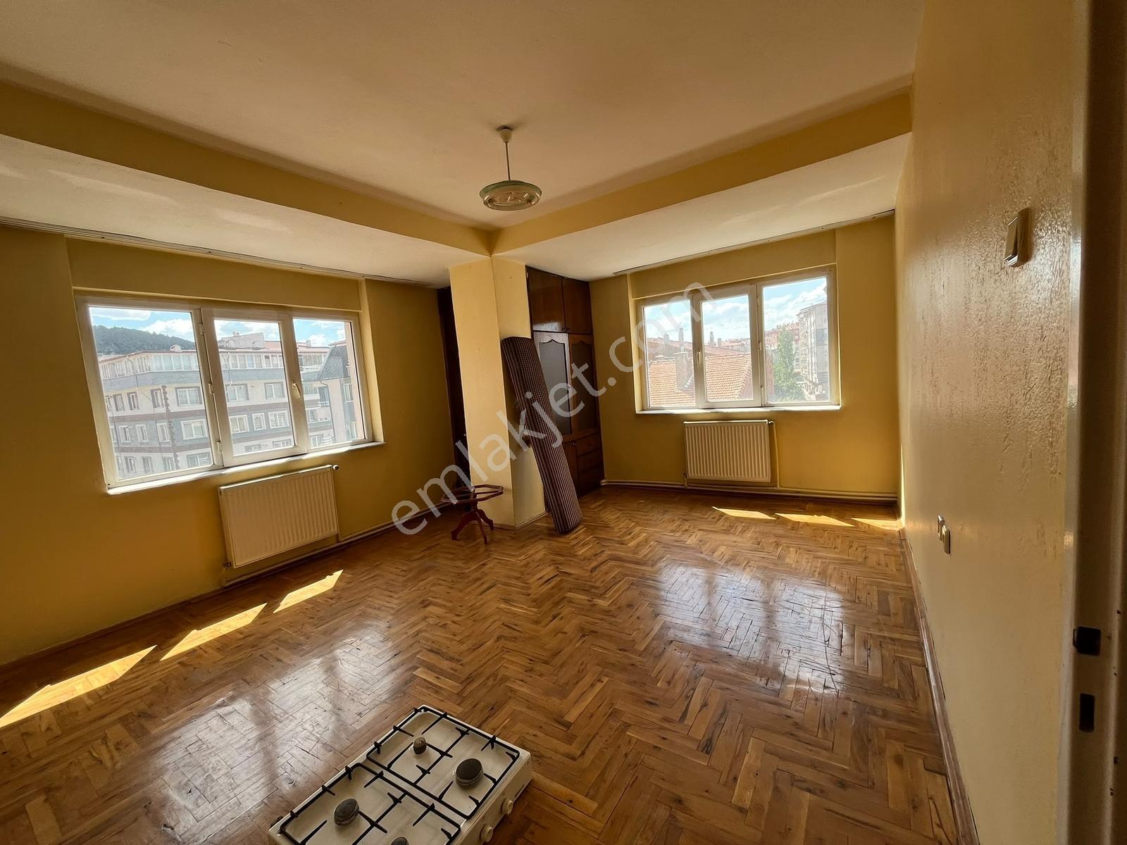 Menderes Caddesi'nde Satılık 3+1 Geniş Ve Ferah Daire - Görsel 34