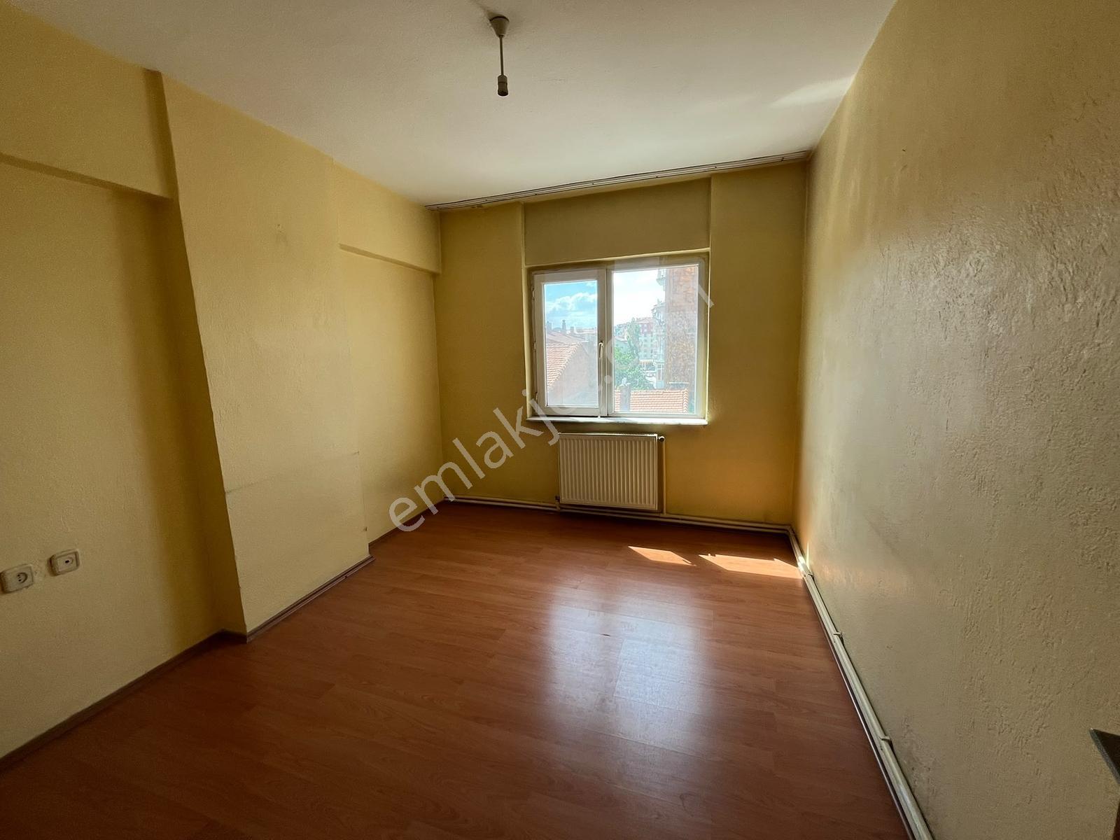 Menderes Caddesi'nde Satılık 3+1 Geniş Ve Ferah Daire - Görsel 41