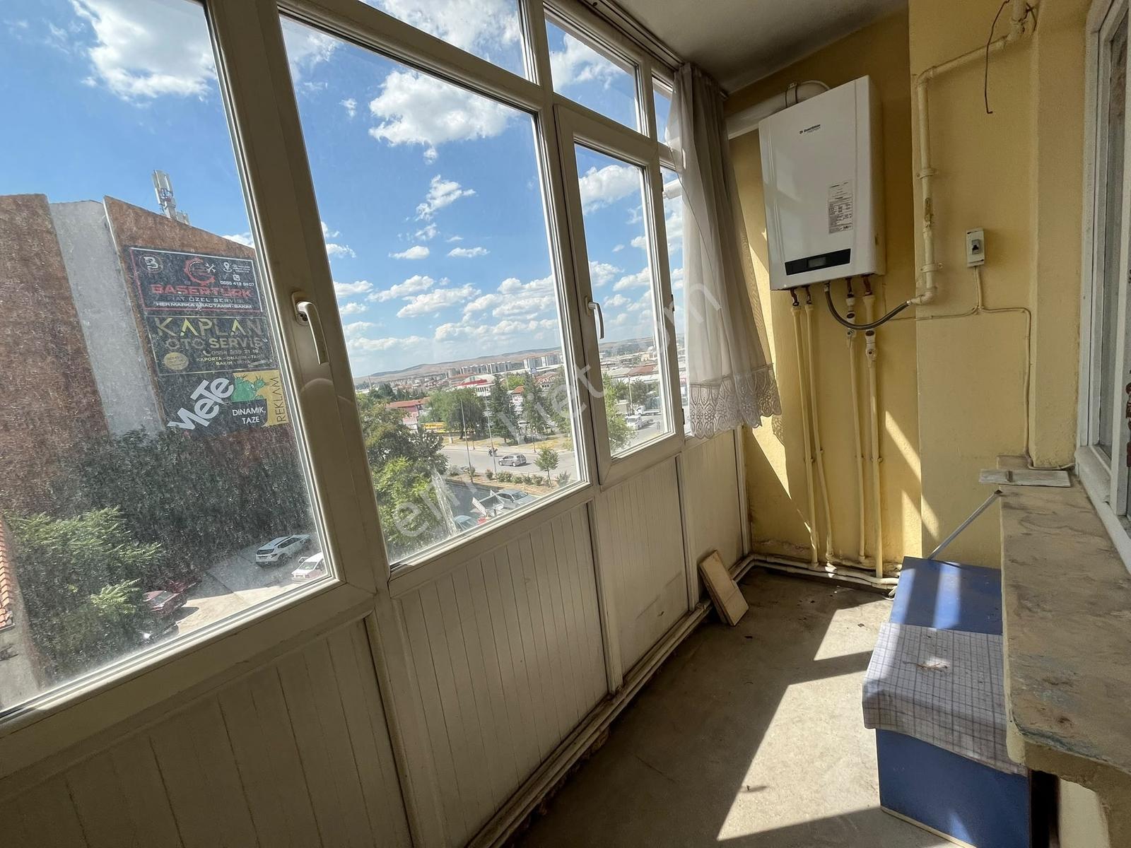 Menderes Caddesi'nde Satılık 3+1 Geniş Ve Ferah Daire - Görsel 39