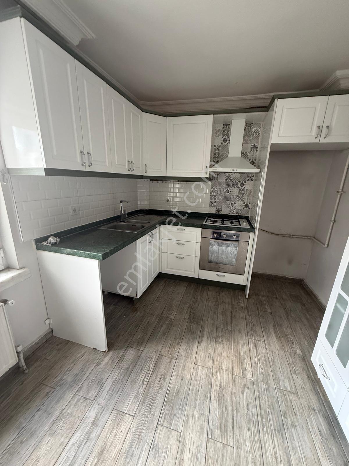 Öncü'den Ayyıldız Mahallesi'nde Katta Kiralık 3+1 Daire