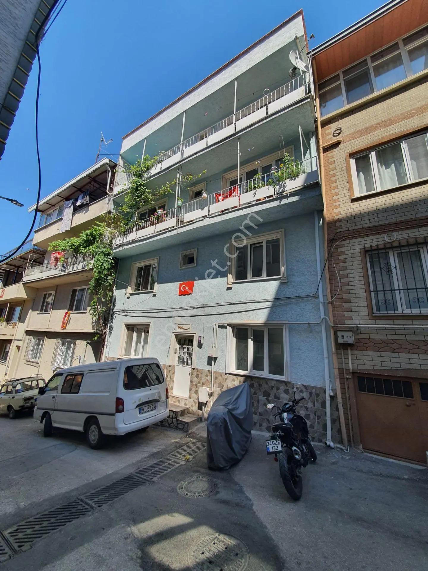 Baruthane'de Kiracılı Satılık 4 Katlı Bina