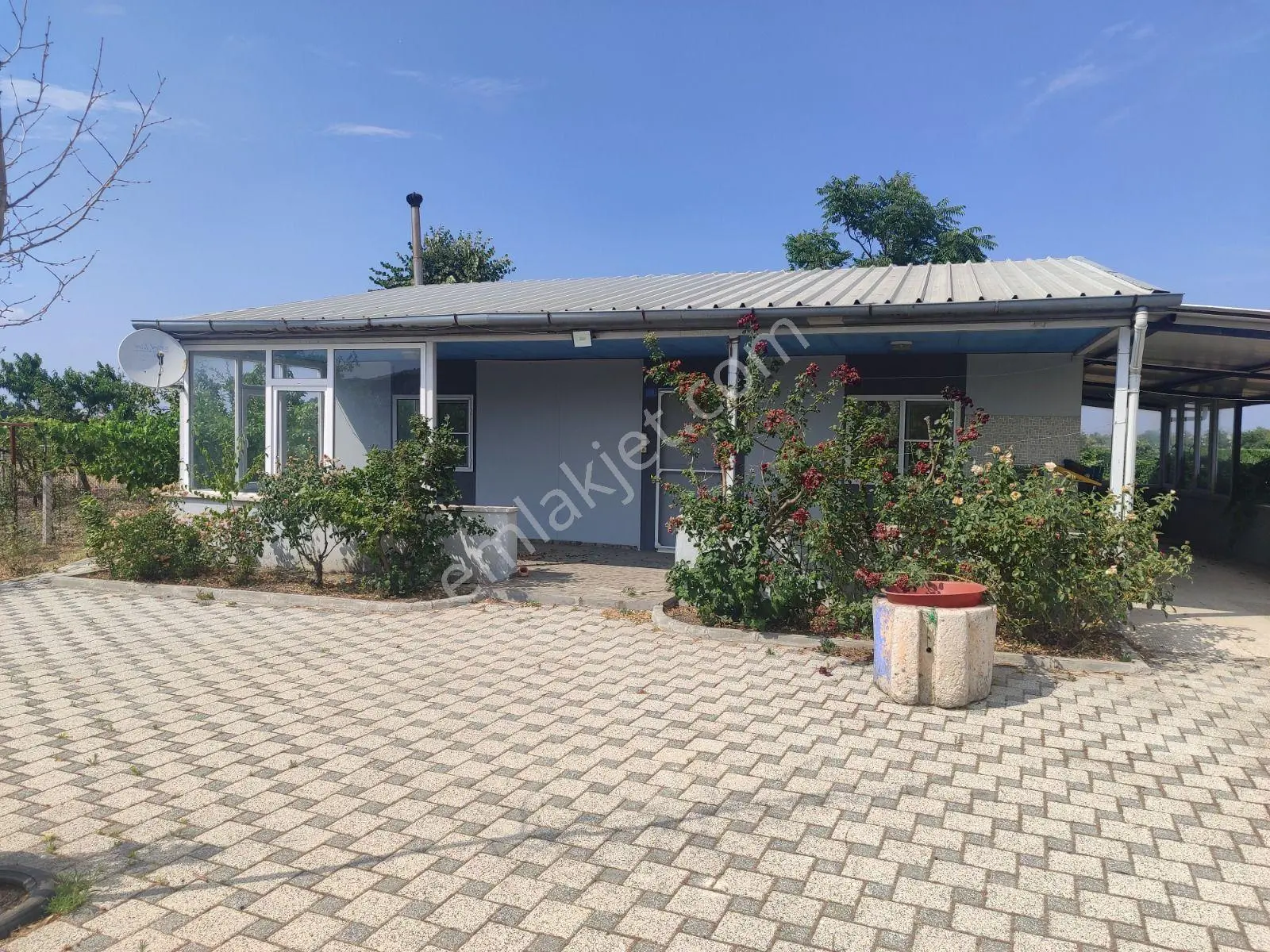 C21 Loca'dan Büyük Bostancı'da Satılık Çiftlik Evi Ve Arsası