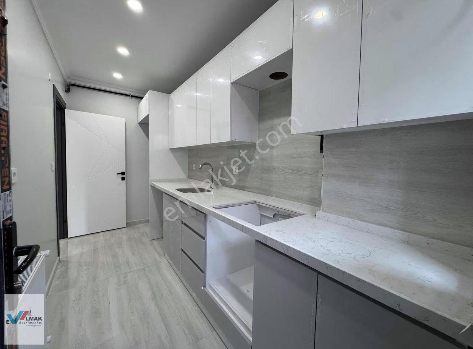 Evalmak'ta 2+1 Cadde Üzeri Sıfır 90m2 Satılık Arakat Daire - Görsel 4