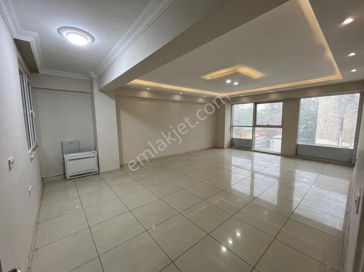 Remax Erenler'de Geniş Kat Planlı Çok Odalı Kiralık Ofis Büro - Görsel 13