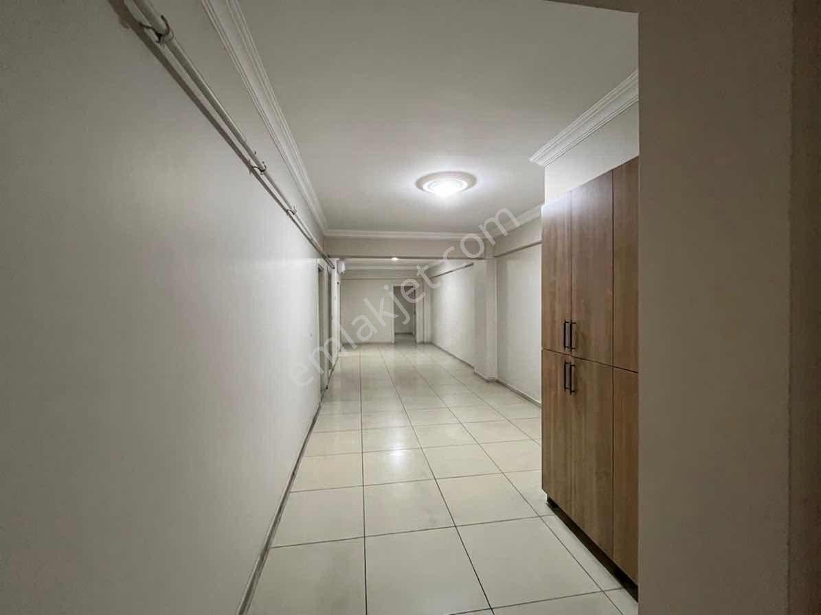 Remax Erenler'de Geniş Kat Planlı Çok Odalı Kiralık Ofis Büro - Görsel 3